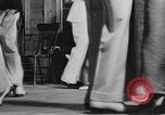 Standbild Afrikanische amerikanische Studenten Studium Tanz Calhoun Alabama USA, 1940, aus Sekunde 25 historischem Filmmaterial Videoclip 65675050057