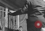 Standbild Afrikanische amerikanische Studenten Studium Tanz Calhoun Alabama USA, 1940, aus Sekunde 39 historischem Filmmaterial Videoclip 65675050057