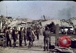 Immagine di Bombardato caserma marini Beirut Libano, 1983, secondo 18 filmato di repertorio 65675050076