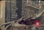 Immagine di Nomi dei marines americani Beirut Libano, 1983, secondo 33 filmato di repertorio 65675050078