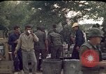 Immagine di Libanesi clean-up degli equipaggi Beirut Libano, 1983, secondo 6 filmato di repertorio 65675050080