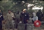 Immagine di Libanesi clean-up degli equipaggi Beirut Libano, 1983, secondo 8 filmato di repertorio 65675050080