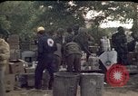 Immagine di Libanesi clean-up degli equipaggi Beirut Libano, 1983, secondo 11 filmato di repertorio 65675050080