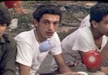 Immagine di Libanesi clean-up degli equipaggi Beirut Libano, 1983, secondo 25 filmato di repertorio 65675050080