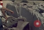 Immagine di Pulire gli equipaggi Beirut Libano, 1983, secondo 5 filmato di repertorio 65675050084