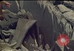Immagine di Pulire gli equipaggi Beirut Libano, 1983, secondo 6 filmato di repertorio 65675050084