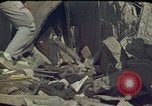 Immagine di Pulire gli equipaggi Beirut Libano, 1983, secondo 12 filmato di repertorio 65675050084