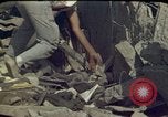 Immagine di Pulire gli equipaggi Beirut Libano, 1983, secondo 13 filmato di repertorio 65675050084