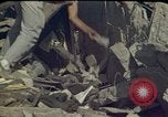 Immagine di Pulire gli equipaggi Beirut Libano, 1983, secondo 14 filmato di repertorio 65675050084