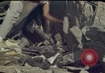 Immagine di Pulire gli equipaggi Beirut Libano, 1983, secondo 15 filmato di repertorio 65675050084