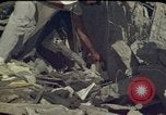 Immagine di Pulire gli equipaggi Beirut Libano, 1983, secondo 16 filmato di repertorio 65675050084