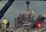 Immagine di Pulire gli equipaggi Beirut Libano, 1983, secondo 37 filmato di repertorio 65675050084