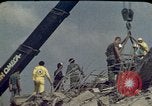 Immagine di Pulire gli equipaggi Beirut Libano, 1983, secondo 39 filmato di repertorio 65675050084