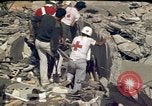 Immagine di Pulire gli equipaggi Beirut Libano, 1983, secondo 49 filmato di repertorio 65675050084