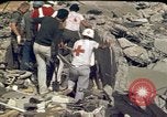 Immagine di Pulire gli equipaggi Beirut Libano, 1983, secondo 53 filmato di repertorio 65675050084