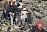 Immagine di Pulire gli equipaggi Beirut Libano, 1983, secondo 54 filmato di repertorio 65675050084