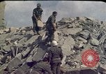 Immagine di Pulire gli equipaggi Beirut Libano, 1983, secondo 55 filmato di repertorio 65675050084