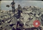 Immagine di Pulire gli equipaggi Beirut Libano, 1983, secondo 58 filmato di repertorio 65675050084