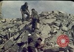 Immagine di Pulire gli equipaggi Beirut Libano, 1983, secondo 59 filmato di repertorio 65675050084