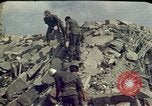 Immagine di Pulire gli equipaggi Beirut Libano, 1983, secondo 61 filmato di repertorio 65675050084