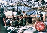 Immagine di 60mm equipaggio di malta Beirut Libano, 1983, secondo 28 filmato di repertorio 65675050096