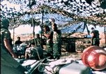 Immagine di 60mm equipaggio di malta Beirut Libano, 1983, secondo 33 filmato di repertorio 65675050096