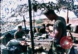 Immagine di 60mm equipaggio di malta Beirut Libano, 1983, secondo 36 filmato di repertorio 65675050096