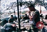 Immagine di 60mm equipaggio di malta Beirut Libano, 1983, secondo 37 filmato di repertorio 65675050096