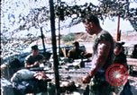 Immagine di 60mm equipaggio di malta Beirut Libano, 1983, secondo 41 filmato di repertorio 65675050096