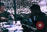 Immagine di 60mm equipaggio di malta Beirut Libano, 1983, secondo 58 filmato di repertorio 65675050096