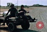 Standbild 60mm Mörser emplacement Beirut Libanon, 1983, aus Sekunde 30 historischem Filmmaterial Videoclip 65675050106