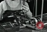 Immagine di Pezzi di ricambio per orologi Springfield Illinois USA, 1922, secondo 60 filmato di repertorio 65675050116