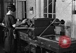 Immagine di Compone di smalto Springfield Illinois USA, 1922, secondo 19 filmato di repertorio 65675050118