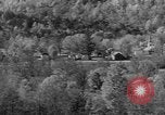 Standbild Kirche Masse Cummington Massachusetts USA, 1945, aus Sekunde 6 historischem Filmmaterial Videoclip 65675050126