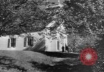 Standbild Kirche Masse Cummington Massachusetts USA, 1945, aus Sekunde 31 historischem Filmmaterial Videoclip 65675050126