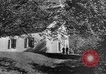 Standbild Kirche Masse Cummington Massachusetts USA, 1945, aus Sekunde 32 historischem Filmmaterial Videoclip 65675050126