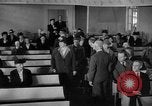 Standbild Kirche Masse Cummington Massachusetts USA, 1945, aus Sekunde 59 historischem Filmmaterial Videoclip 65675050126