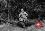 Standbild Motorrad Versand Reiter United States USA, 1942, aus Sekunde 15 historischem Filmmaterial Videoclip 65675050135