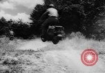 Standbild Motorrad Versand Reiter United States USA, 1942, aus Sekunde 42 historischem Filmmaterial Videoclip 65675050135