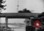 Standbild amerikanische Waffen Pflanzen United States USA, 1942, aus Sekunde 33 historischem Filmmaterial Videoclip 65675050136