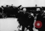 Standbild amerikanische Waffen Pflanzen United States USA, 1942, aus Sekunde 58 historischem Filmmaterial Videoclip 65675050136