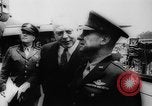 Standbild amerikanische Waffen Pflanzen United States USA, 1942, aus Sekunde 62 historischem Filmmaterial Videoclip 65675050136