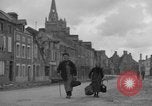 Immagine di Vecchia coppia La Haye du Puits Francia, 1944, secondo 1 filmato di repertorio 65675050171