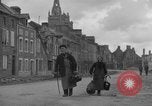 Immagine di Vecchia coppia La Haye du Puits Francia, 1944, secondo 3 filmato di repertorio 65675050171