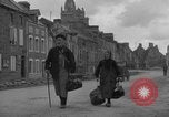 Immagine di Vecchia coppia La Haye du Puits Francia, 1944, secondo 6 filmato di repertorio 65675050171