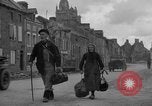 Immagine di Vecchia coppia La Haye du Puits Francia, 1944, secondo 7 filmato di repertorio 65675050171