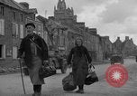 Immagine di Vecchia coppia La Haye du Puits Francia, 1944, secondo 8 filmato di repertorio 65675050171