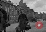 Immagine di Vecchia coppia La Haye du Puits Francia, 1944, secondo 10 filmato di repertorio 65675050171