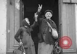 Immagine di Vecchia coppia La Haye du Puits Francia, 1944, secondo 33 filmato di repertorio 65675050171