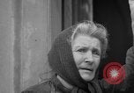 Immagine di Vecchia coppia La Haye du Puits Francia, 1944, secondo 38 filmato di repertorio 65675050171